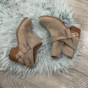 UGG lenora Sahara suede stacked heel ankle boot - 10